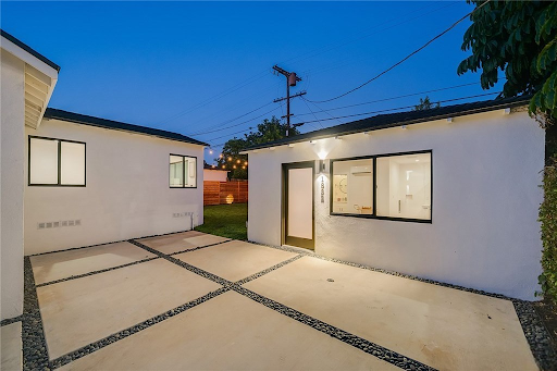 Outdoor Living & Backyard Renovation